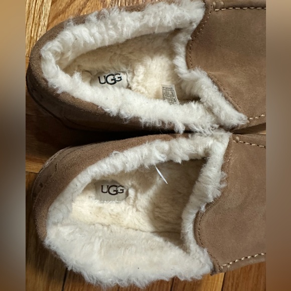 UGG Men’s Slippers 12 Wide